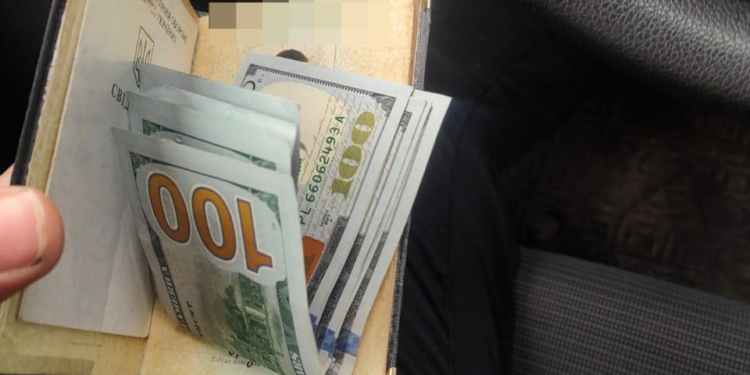 У Миколаєві п’яний водій намагався дати патрульним $500 хабаря (ФОТО)