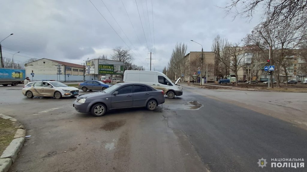 ДТП у середмісті Миколаєва: двоє постраждалих, зокрема 5-річна дитина (ФОТО) 2