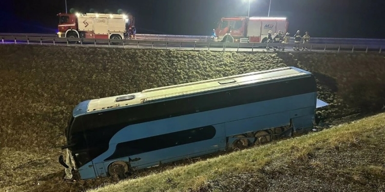 ДТП у Польщі: злетів в кювет автобус з 67 українцями (ФОТО)