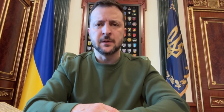 «Ми ні про кого не забули, по кожному прізвищу шукаємо» – Зеленський після сьогоднішнього обміну військовополоненими (ВІДЕО)