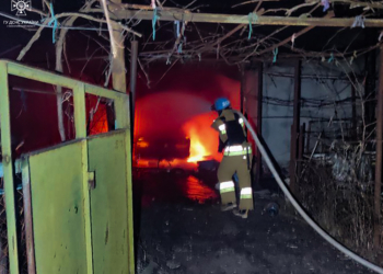На Миколаївщині вогнеборці ліквідували три пожежі, які виникли через російські обстріли (ФОТО)