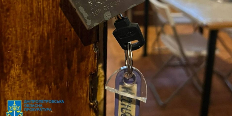 Вербували та утримували в трудовому рабстві 50 людей – у Дніпрі затримано групу осіб (ФОТО)