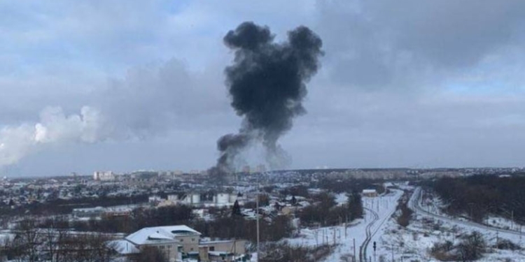 ГУР атакувало нафтобазу в Орлі, щось вибухало і в Курську (ФОТО)