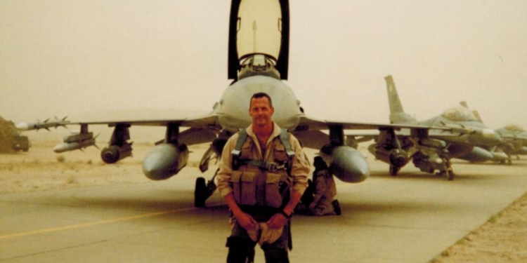 Чи допоможуть “старі” F-16 захистити небо України? Пояснення експілота ВПС США (ВІДЕО)