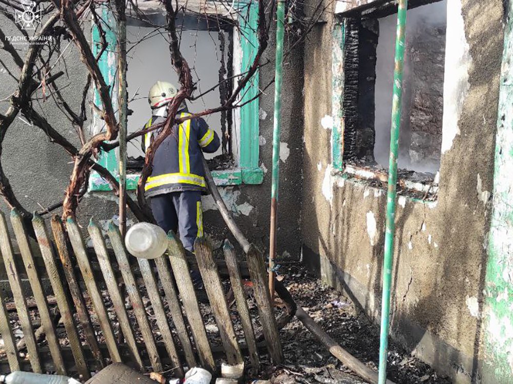 Вогнеборці Миколаївщини загасили пожежу житлового будинку (ФОТО) 3