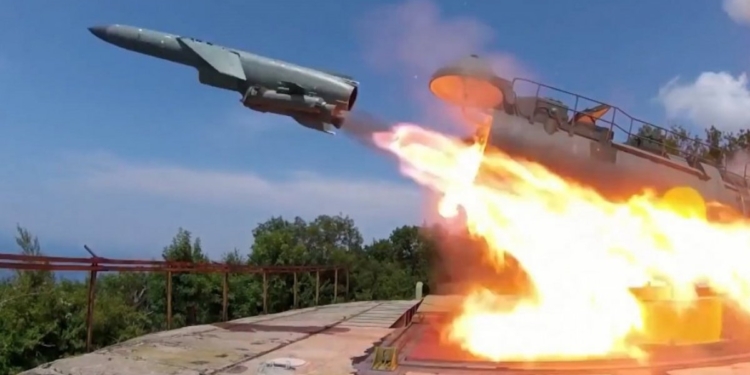 РФ використала для удару по Україні рідкісну 4-тонну протикорабельну ракету 60-х років – летіла на південь (ФОТО)