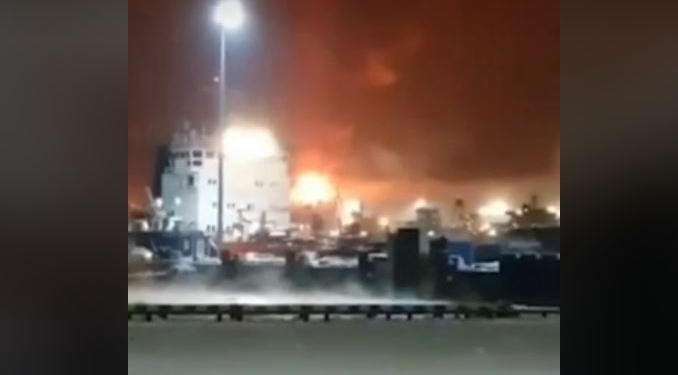 В 70 км від Петербурга горить порт Усть-Луга – його атакували безпілотники (ВІДЕО)