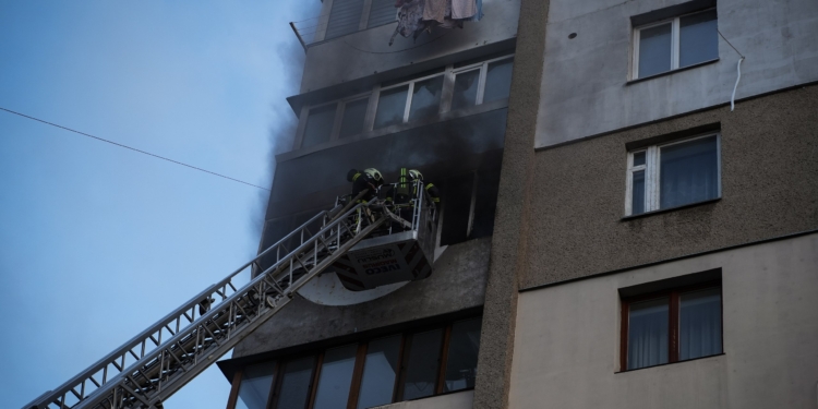 В Миколаєві на Шевченка горіла 10-поверхівка (ФОТО)