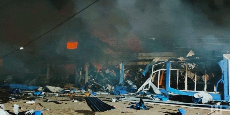 На Миколаївщині дрон влучив у склади і магазин, охоронець в реанімації (ФОТО)