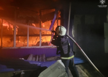 Пожежу через влучання дрона в Снігурівці гасили до ранку (ФОТО)