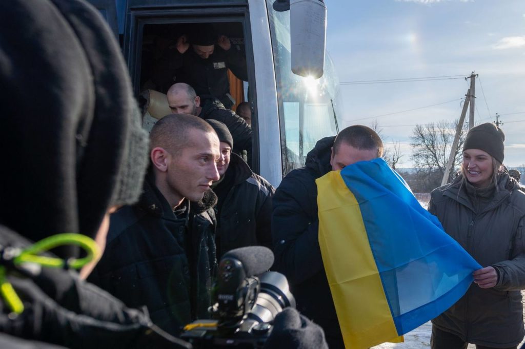 Великий обмін: з російського полону в Україну повернулись 207 захисників (ФОТО) 4