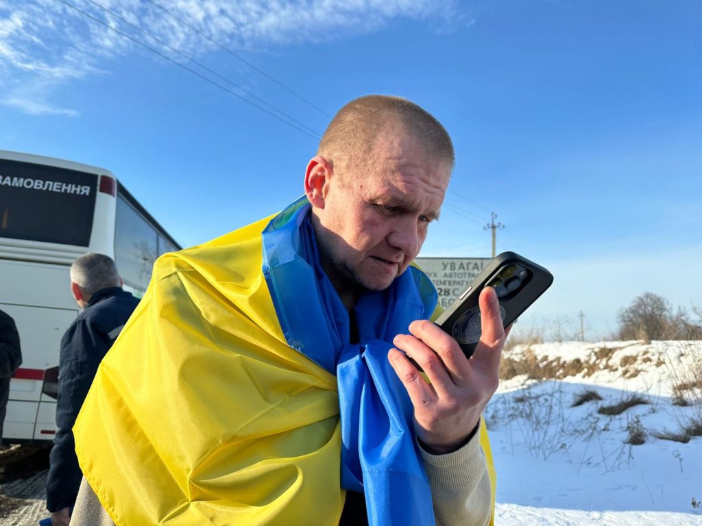 Серед звільнених сьогодні з російського полону - захисники Маріуполя, Херсона, бійці з острова Зміїний, морпіхи та бойові медики (ФОТО) 4