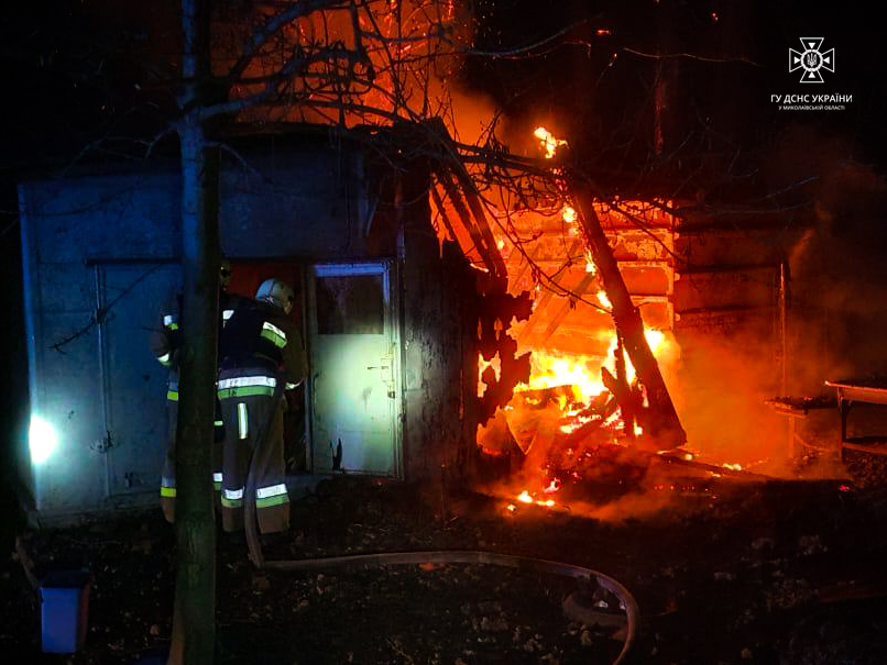 Уламки збитого в Миколаєві безпілотника впали на гаражі (ДОДАНО ФОТО і ВІДЕО) 4