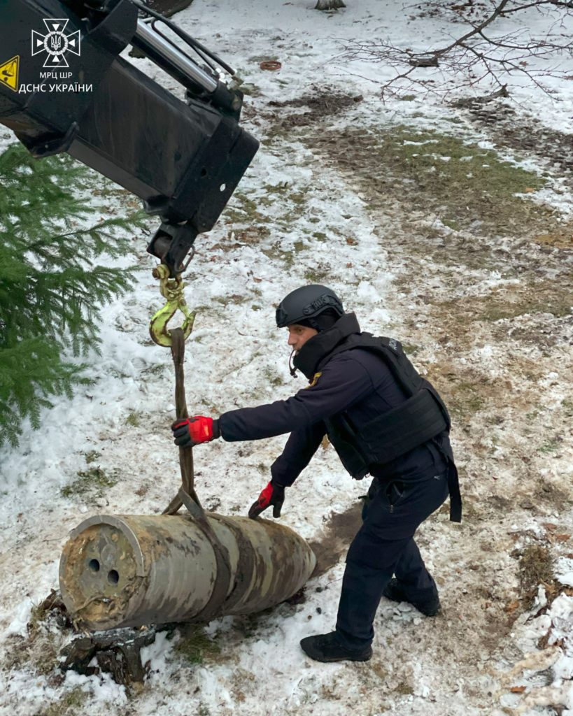 У Києві сапери знешкодили бойову частину гіперзвукової ракети "Кинджал" (ФОТО) 4