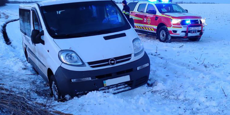 У Миколаївській області минулої доби рятувальники тричі надавали допомогу водіям на дорогах (ФОТО)