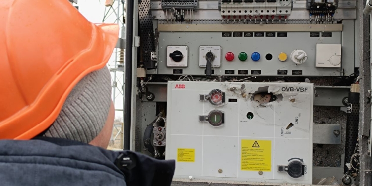 «Миколаївобленерго» показало наслідки російського обстрілу узбережжя Миколаївщини і пошкоджене енергетичне обладнання (ФОТО)