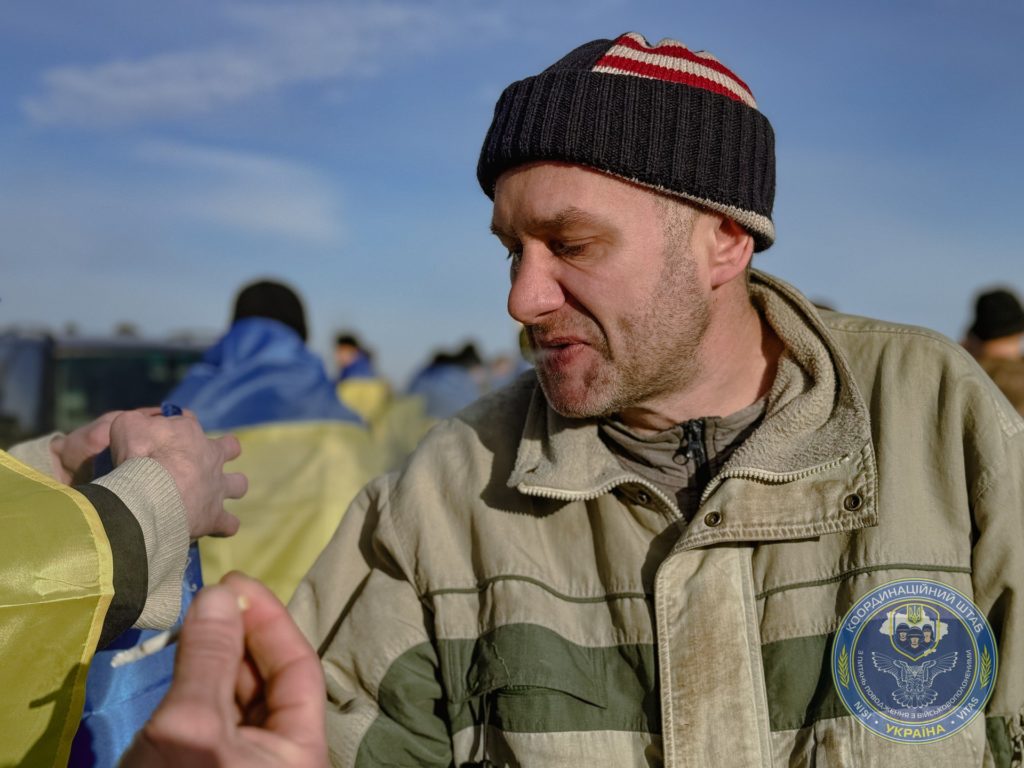 Серед звільнених сьогодні з російського полону - захисники Маріуполя, Херсона, бійці з острова Зміїний, морпіхи та бойові медики (ФОТО) 6