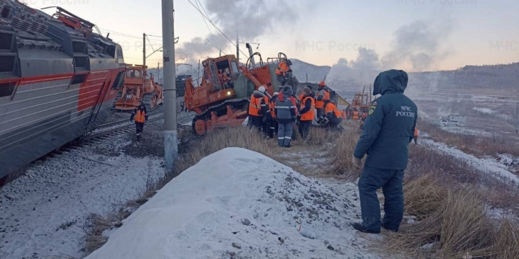 У Сибіру на залізниці знову зійшли вагони – потяги стоять (ФОТО)