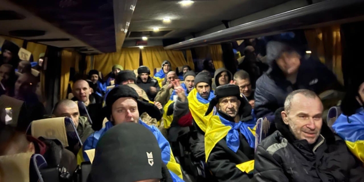 Великий обмін. Додому повернулися 48 зниклих безвісти, медикиня 36 ОБрМП, 11 офіцерів. Допомогли Емірати (ФОТО, ВІДЕО)