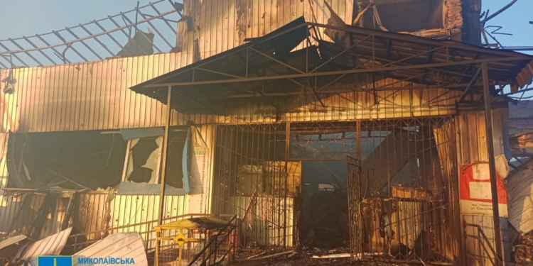 Розпочато досудове розслідування за фактом нічного обстрілу росіянами Снігурівки на Миколаївщині (ФОТО)