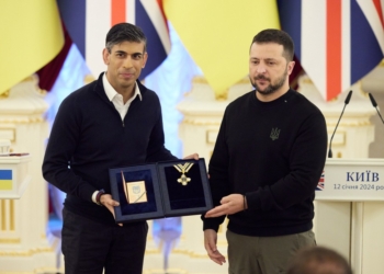 Президент Зеленський нагородив прем’єр-міністра Британії Сунака Орденом Свободи (ФОТО)