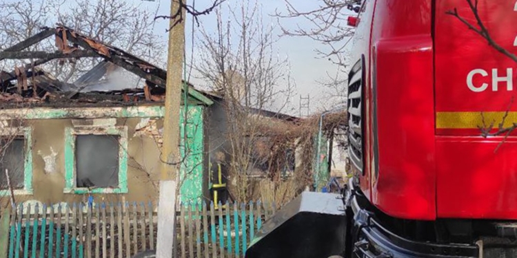 Вогнеборці Миколаївщини загасили пожежу житлового будинку (ФОТО)