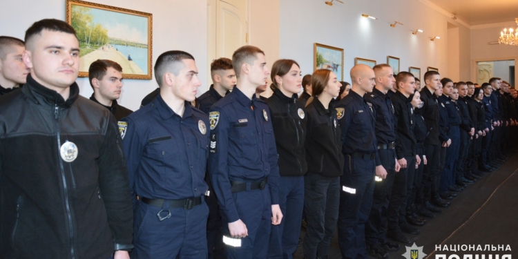 87 курсантів-випускників вищих навчальних закладів системи МВС України посилять поліцію Миколаївщини (ФОТО)
