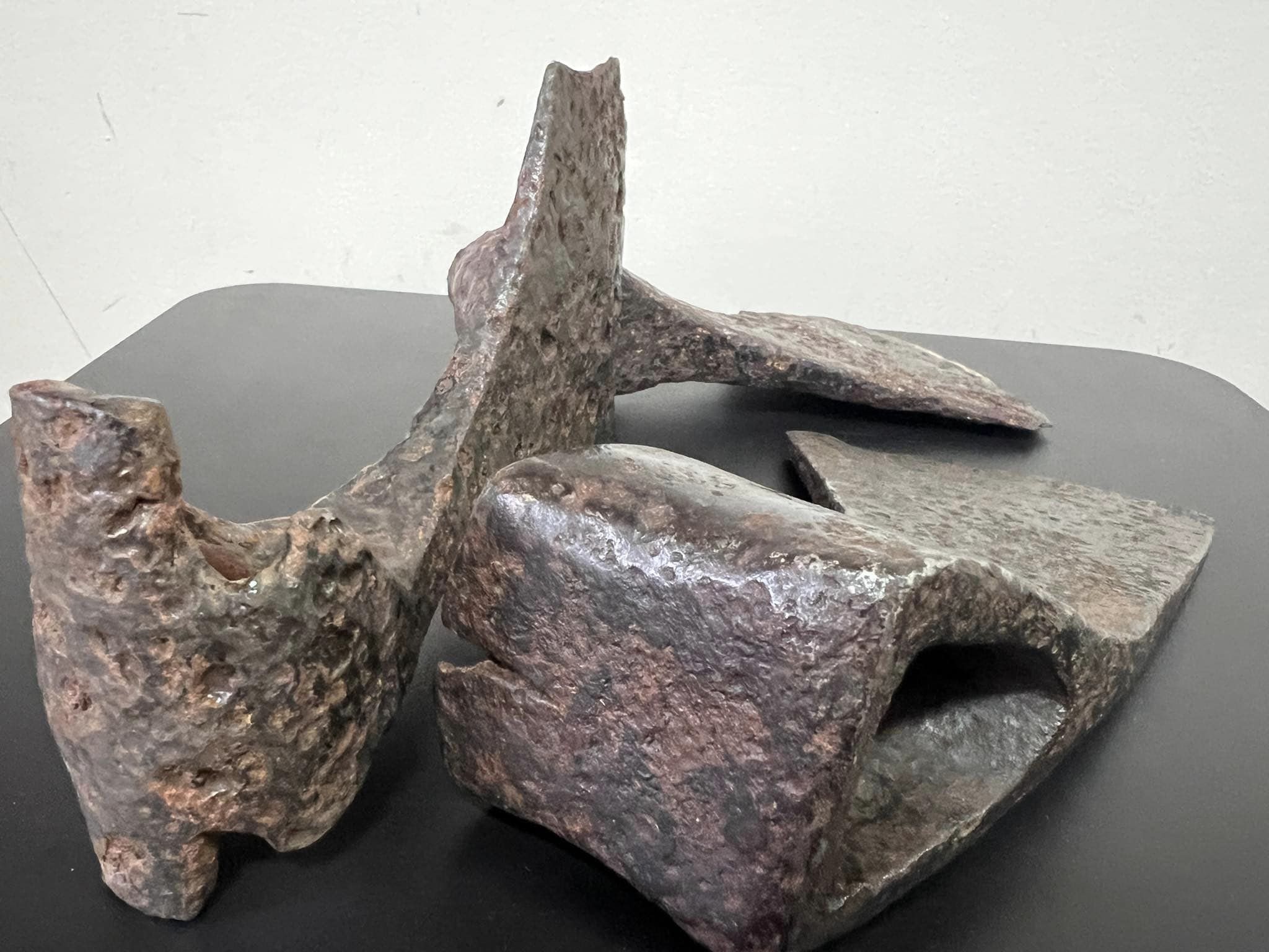 З України до США намагалися переслати стародавні сокири – доби козацтва та Київської Русі (ФОТО)