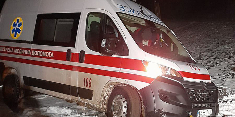 За добу рятувальники Миколаївщини витягли 14 транспортних засобів, зокрема дві «швидких допомоги» (ФОТО, ВІДЕО)