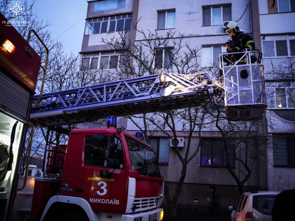 В Миколаєві на Шевченка горіла 10-поверхівка (ФОТО) 10