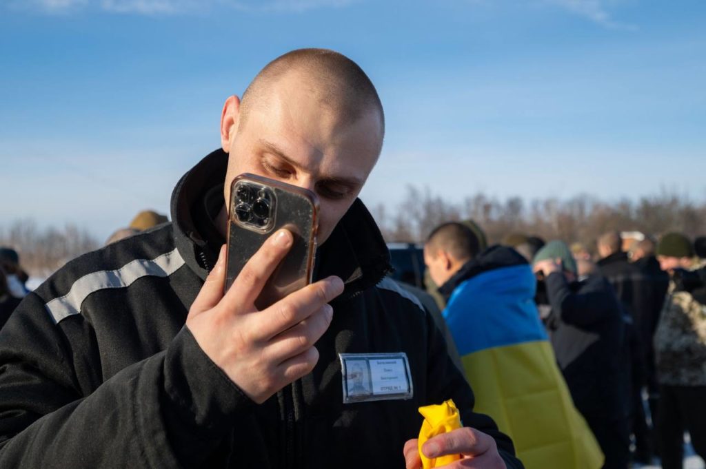 Великий обмін: з російського полону в Україну повернулись 207 захисників (ФОТО) 10