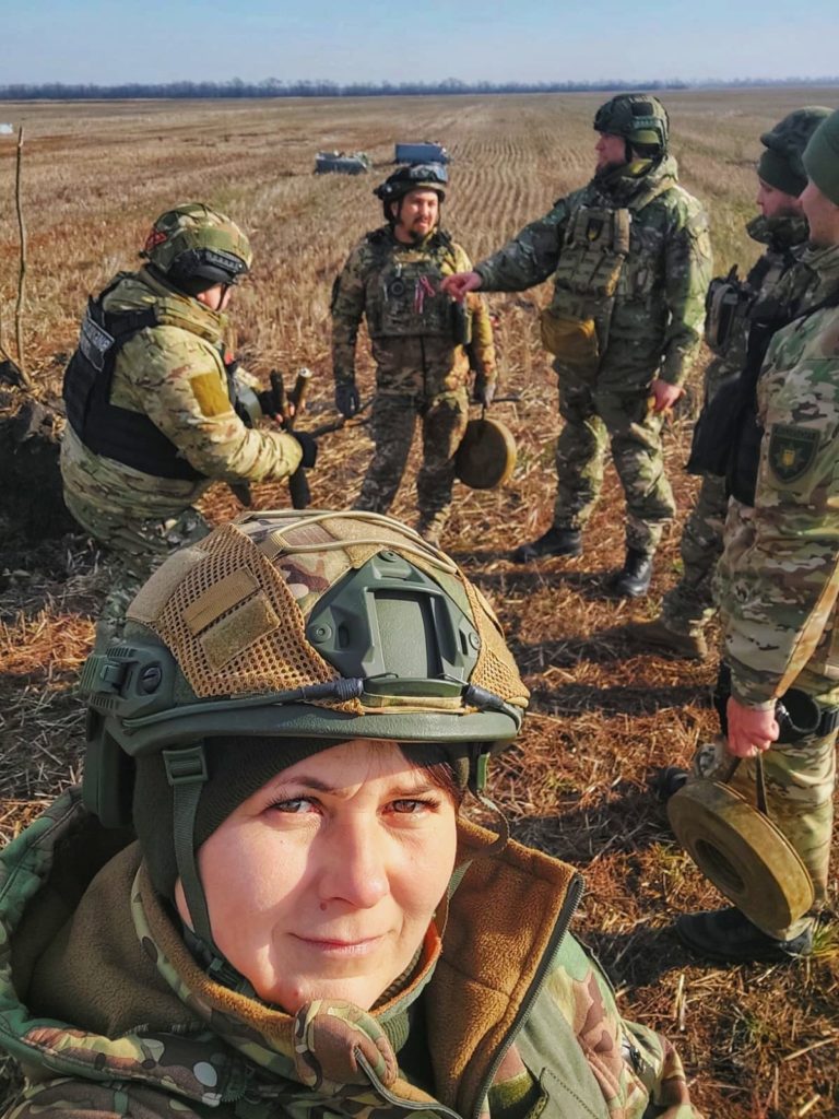 На Херсонщині вибухотехніки поліції виявили та знешкодили російську ракету «Х-101» (ФОТО, ВІДЕО) 11