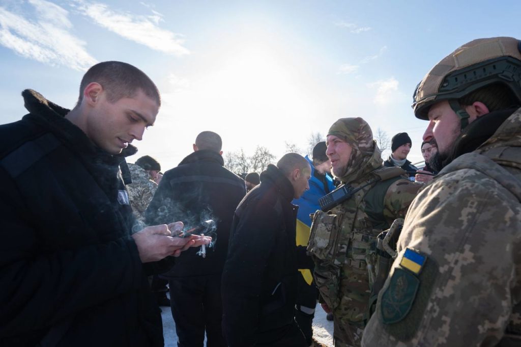 Великий обмін: з російського полону в Україну повернулись 207 захисників (ФОТО) 12