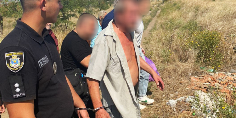 Прив’язав до батареї і бив, поки не померла. В Миколаєві судитимуть жорстокого сусіда – за самосуд