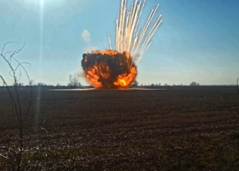 На Херсонщині вибухотехніки поліції виявили та знешкодили російську ракету «Х-101» (ФОТО, ВІДЕО)