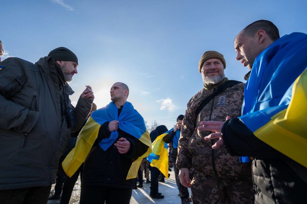 Великий обмін: з російського полону в Україну повернулись 207 захисників (ФОТО) 14