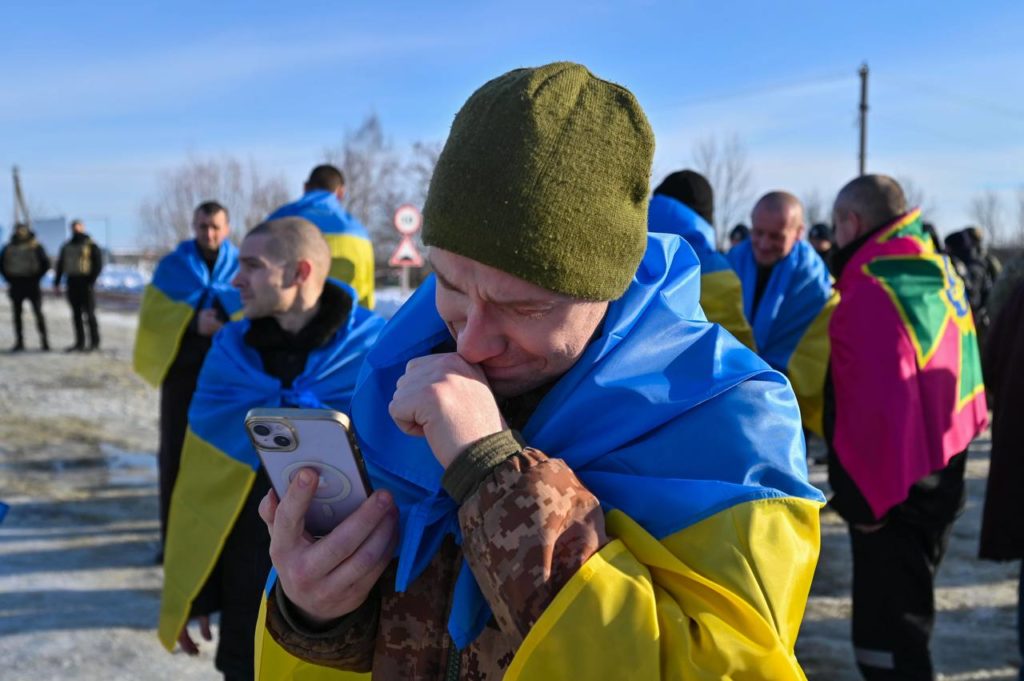 Великий обмін: з російського полону в Україну повернулись 207 захисників (ФОТО) 16