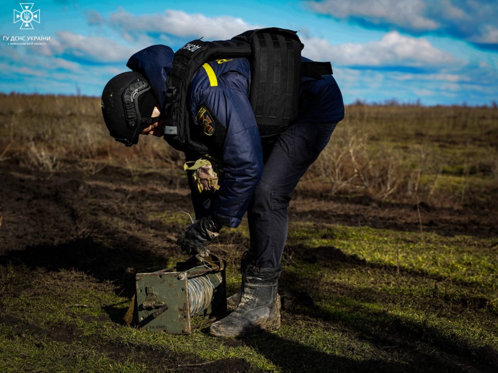 Розмінування Миколаївщини: з початку повномасштабного вторгнення рф вилучено понад 22 тисячі вибухонебезпечних предметів (ФОТО, ВІДЕО) 18