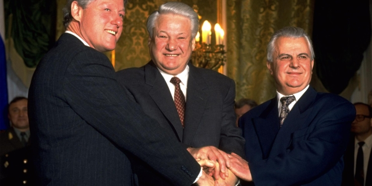 В США розсекречений протокол зустрічі Клінтона, Єльцина і Кравчука з рішенням про відмову України від ядерної зброї