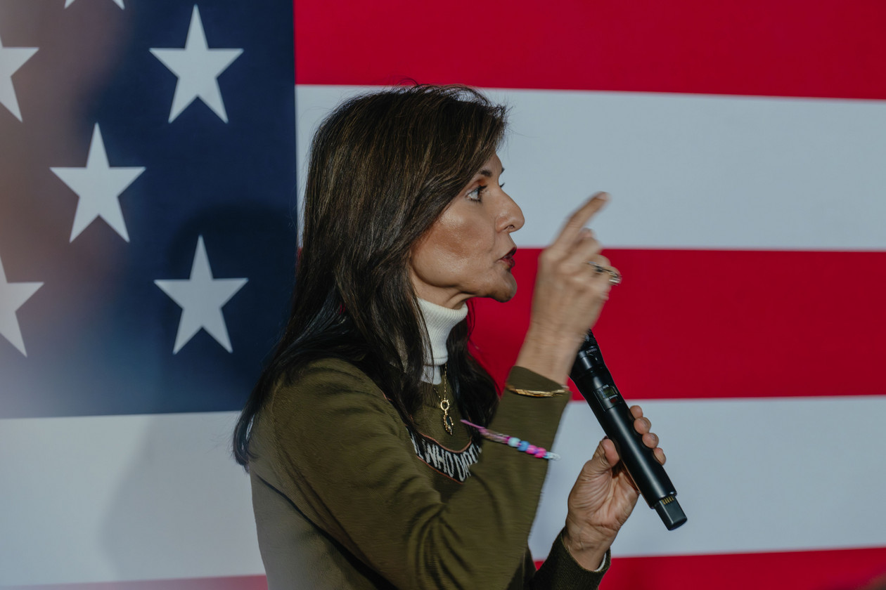 Закликала не відволікатися. Гейлі “пожувала” Трампа через вирок у його справі про наклеп