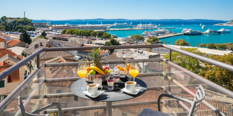 Постачальниця нашим військовим «яєць по 17» скуповує готелі у Хорватії, – розслідування