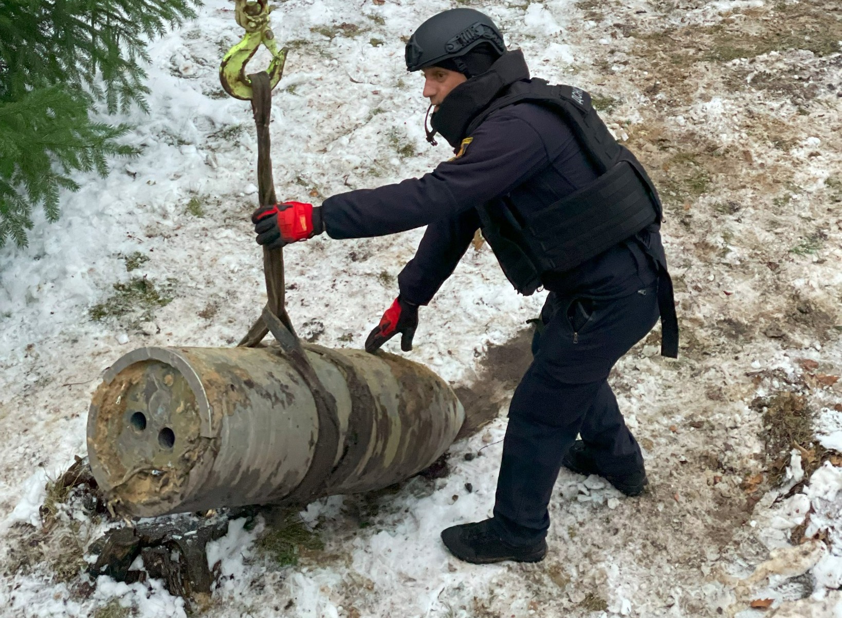 У Києві сапери знешкодили бойову частину гіперзвукової ракети “Кинджал” (ФОТО)