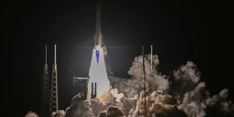 Поховати себе на Місяці заповіли 63 особи, але ракета з прахом до “кладовища” не долетіла, і що тепер?