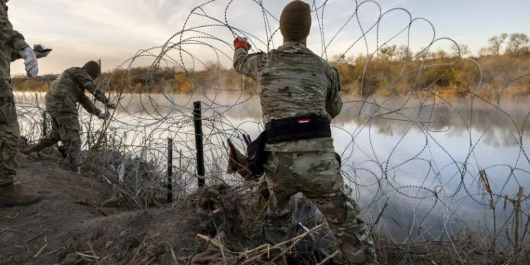 В США Техас збунтувався проти федералів через кордон з Мексикою, Байден дав 24 години