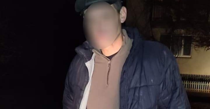 У Снігурівці на Миколаївщині поліцейські затримали чоловіка, який вночі під час повітряної тривоги запустив феєрверк (ФОТО)