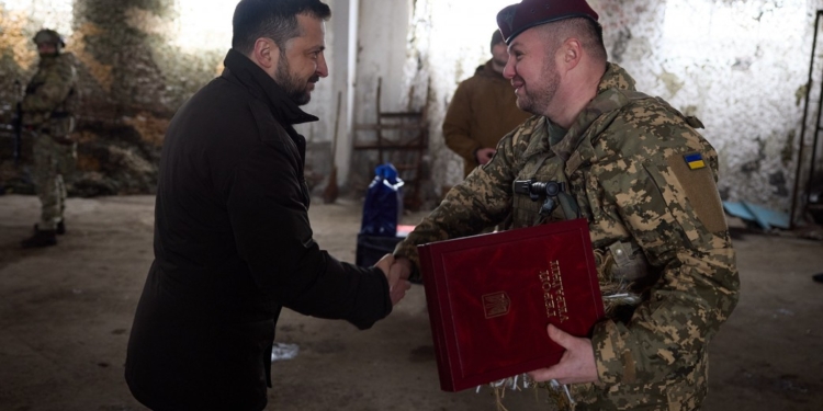 Зеленський на Куп’янському напрямку: відвідав командний пункт батальйону 14-ї ОМБр ім. князя Романа Великого (ВІДЕО)