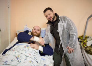 Зеленський відвідав госпіталь у Харкові, де лікуються українські військові, – вручив нагороди (ФОТО)