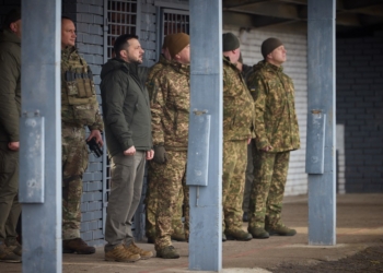 Зеленський на Дніпропетровщині: відвідав центр підготовки мобільних вогневих груп і освітні заклади (ФОТО)