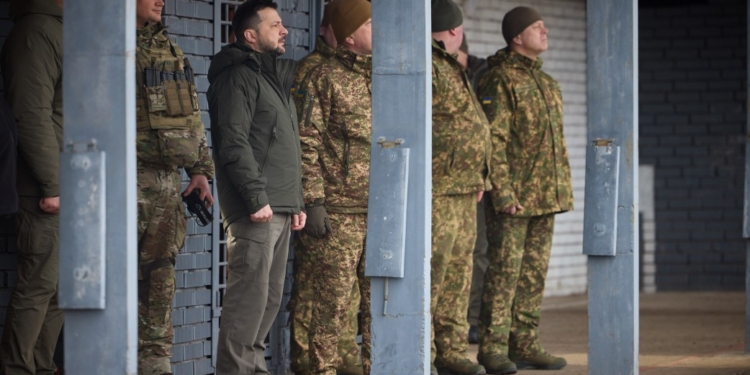 Зеленський на Дніпропетровщині: відвідав центр підготовки мобільних вогневих груп і освітні заклади (ФОТО)