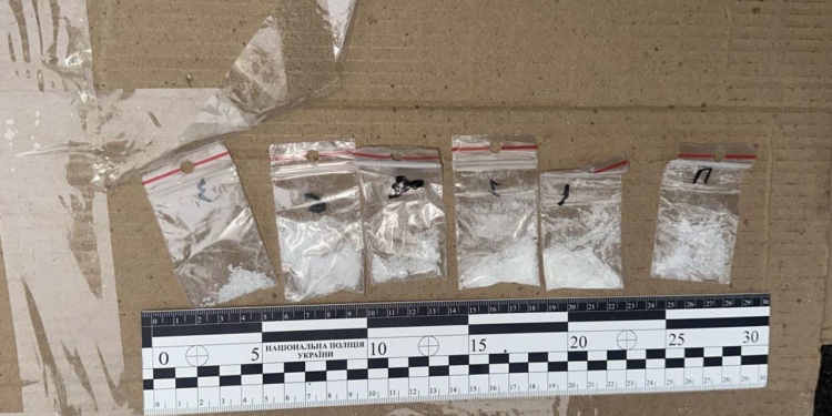 У Первомайську на Миколаївщині поліцейські затримали місцеву мешканку за збут наркотиків (ФОТО)